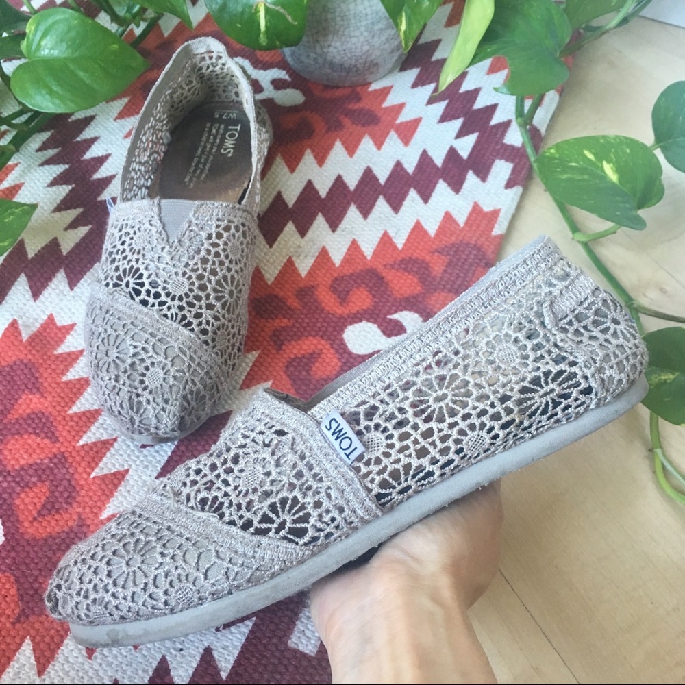 TOMS SHOES Crochet Lace Slip On Flats Grey 7.5